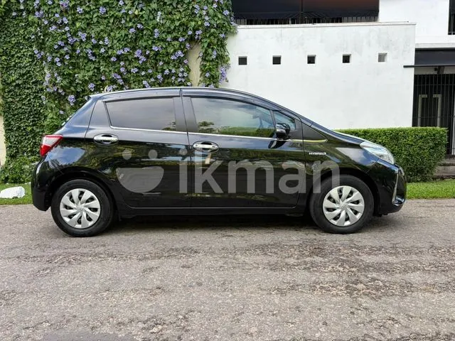 Toyota Vitz 2017 photo 2