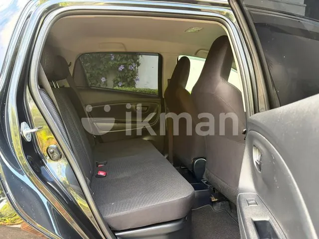 Toyota Vitz 2017 photo 5
