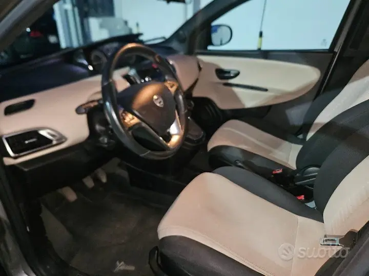 Lancia Ypsilon 2013 photo 2