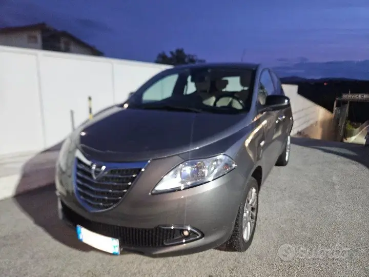 Lancia Ypsilon