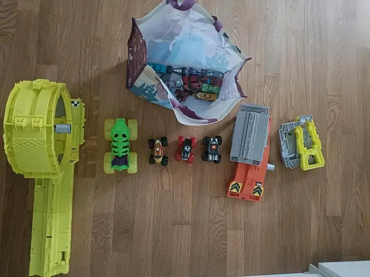 Hot Wheels Und Weitere Autos