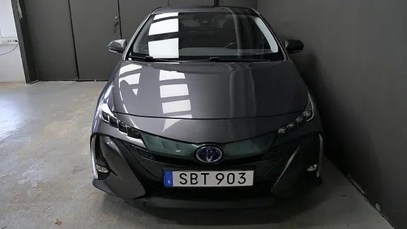 Toyota Prius Plug-In Hybrid 2018 photo 2