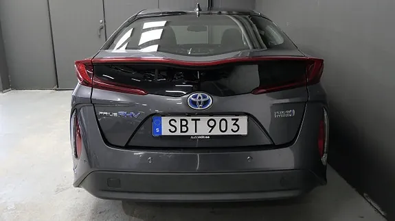 Toyota Prius Plug-In Hybrid 2018 photo 5