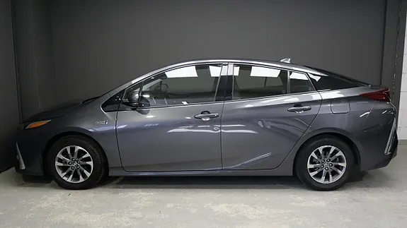 Toyota Prius Plug-In Hybrid 2018 photo 3