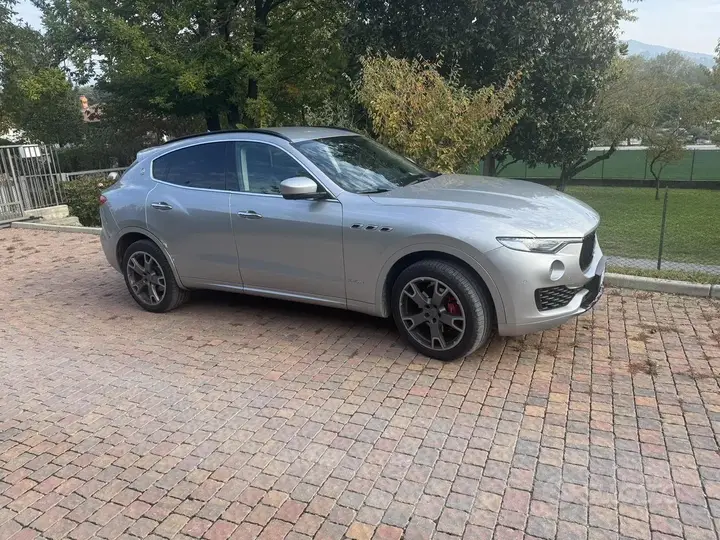 Maserati Levante 2018 photo 2