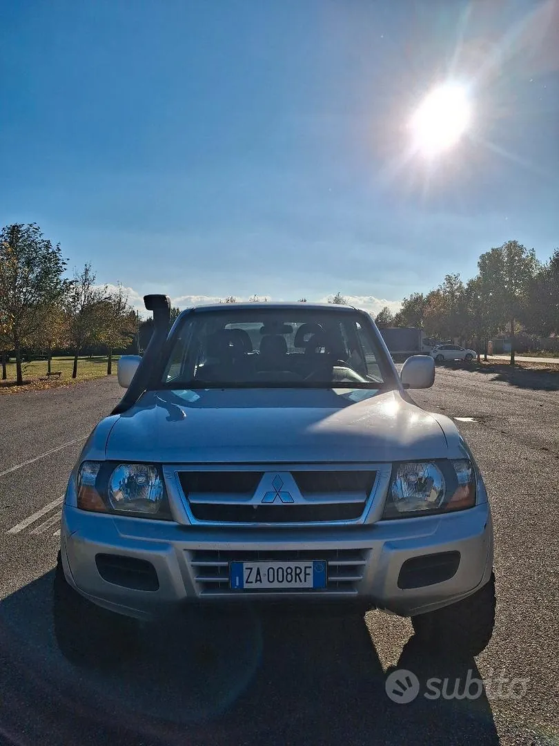 Mitsubishi Pajero 2004 photo 2