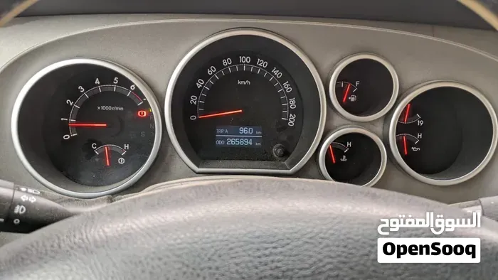 Toyota Sequoia 2012 photo 2