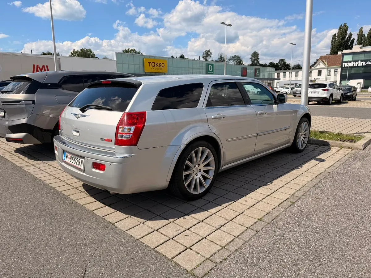 Chrysler 300 C 2010 photo 3