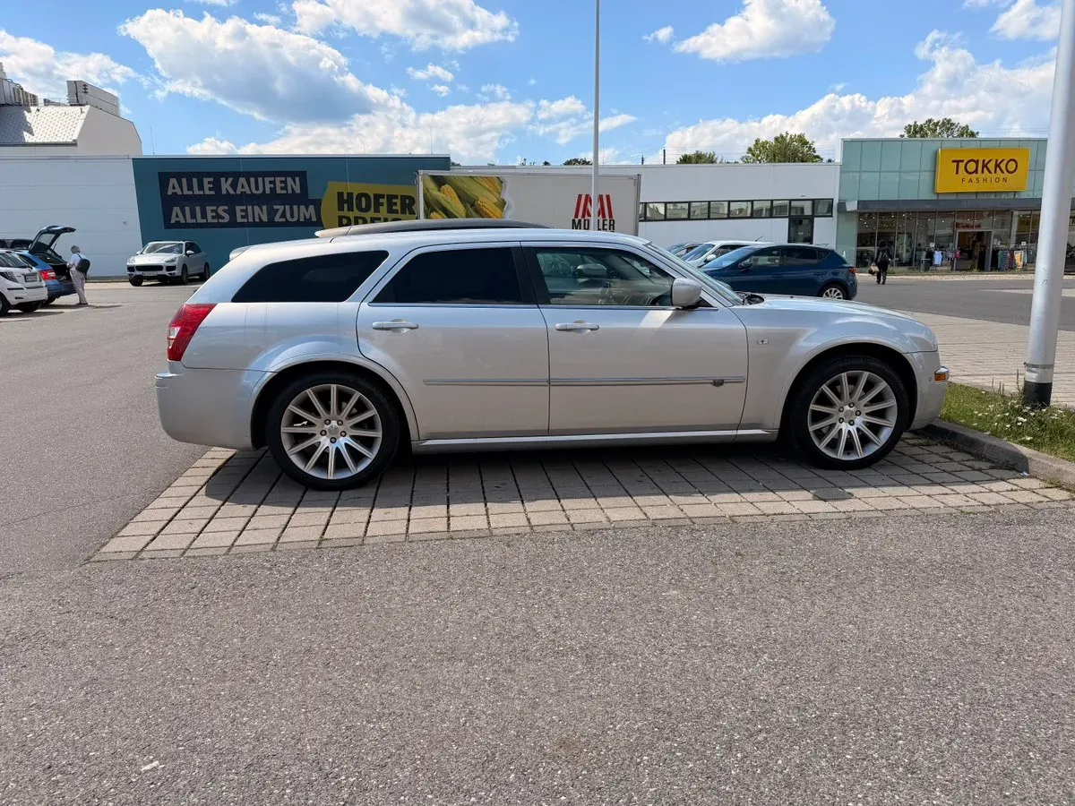 Chrysler 300 C 2010 photo 2