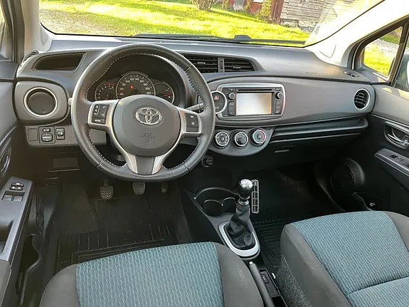 Toyota Yaris 2011 photo 3