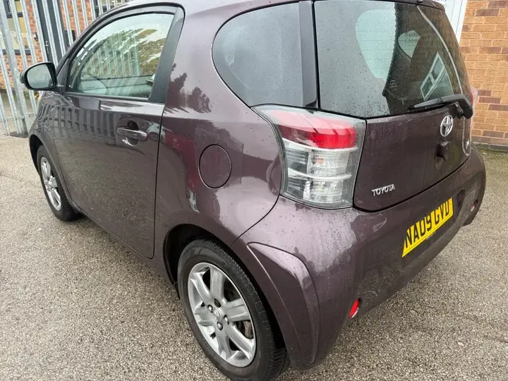 Toyota Iq 2009 photo 2