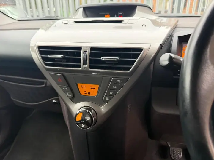 Toyota Iq 2009 photo 4