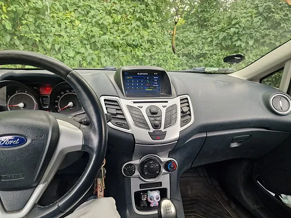 Ford Fiesta 2011 photo 4