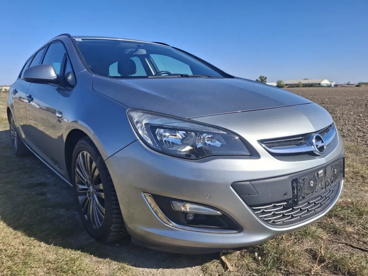Opel Astra 2013 photo 3