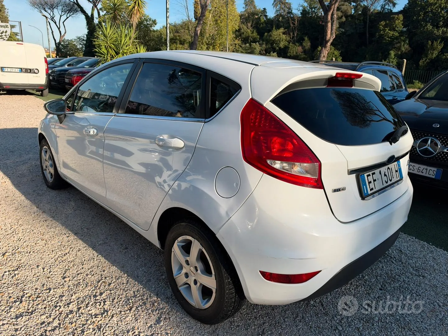 Ford Fiesta 2010 photo 2