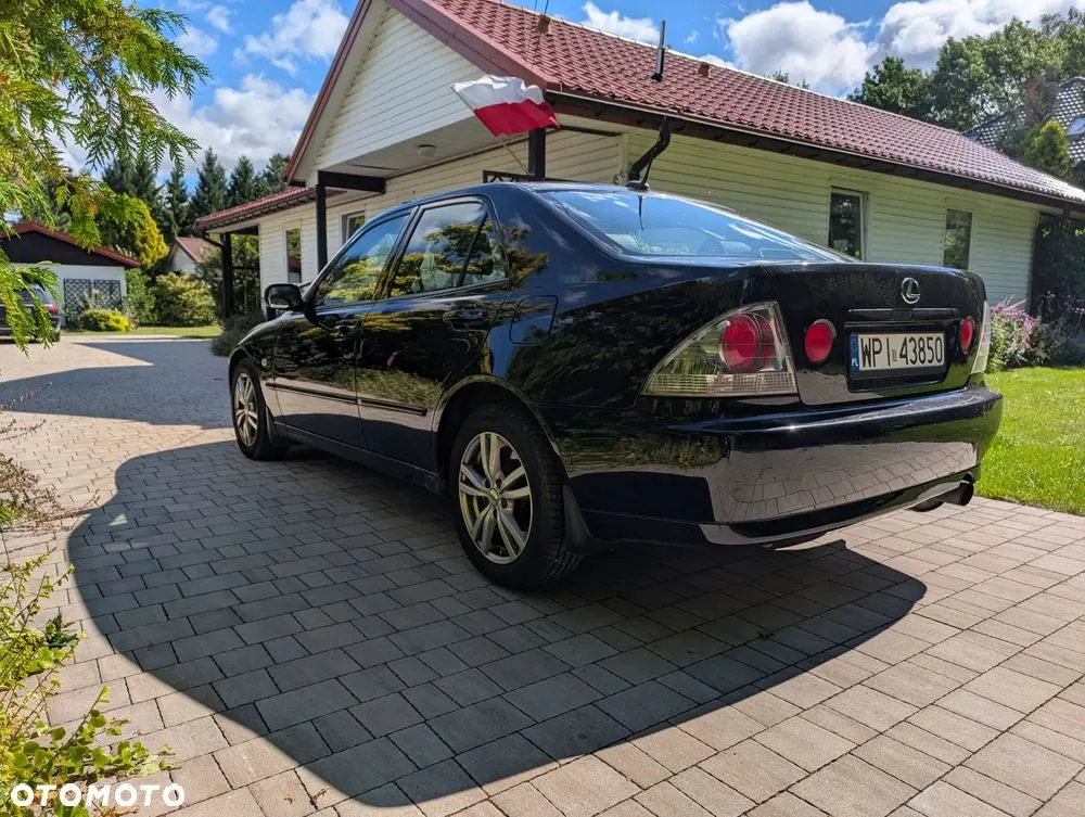 Lexus Is 2004 photo 4