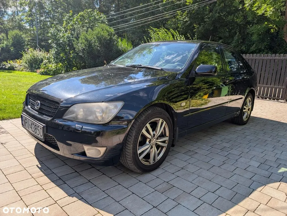 Lexus Is 2004 photo 2