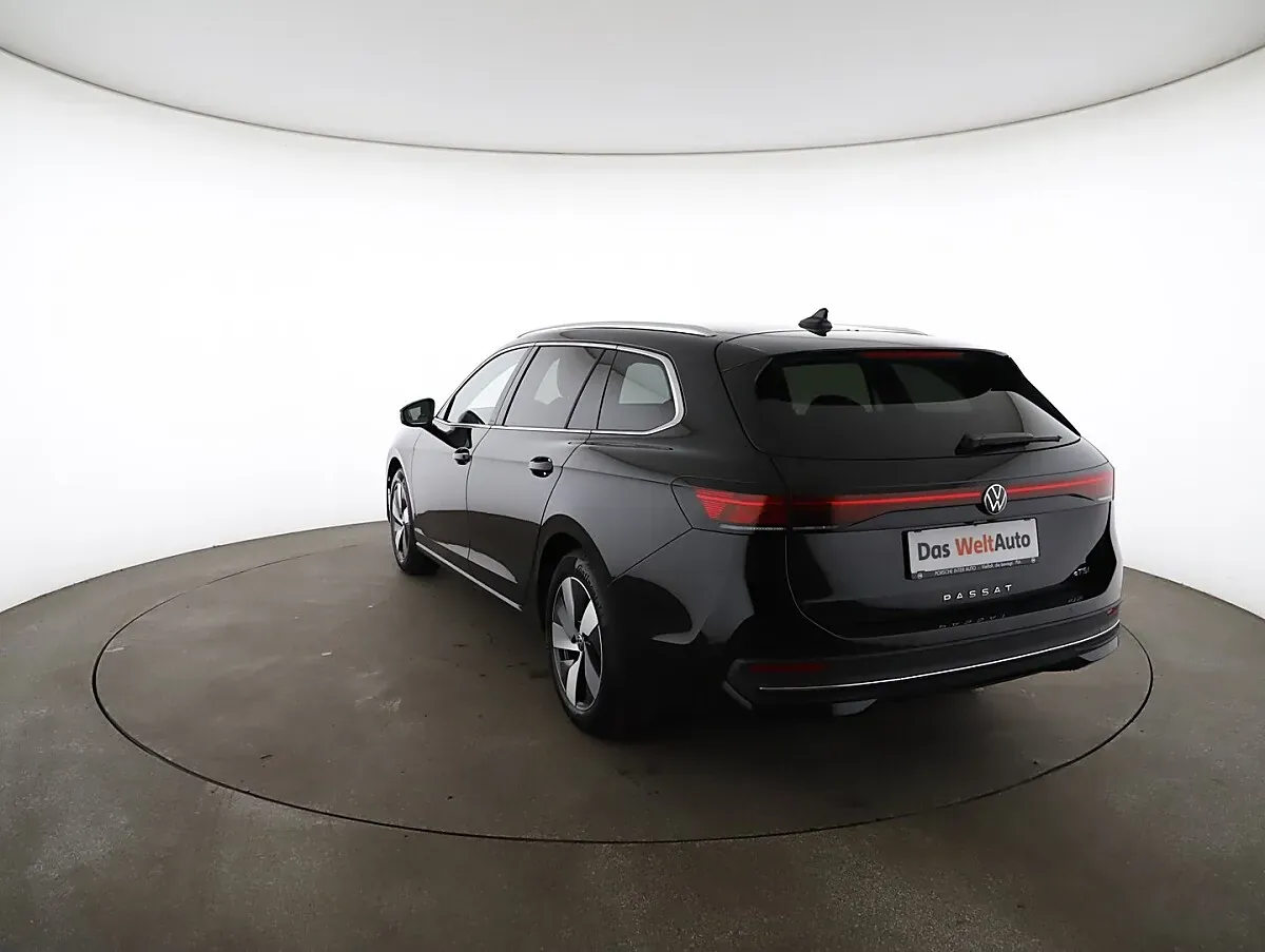 Volkswagen Passat 2025 photo 2