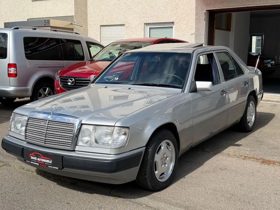 Mercedes-Benz 200E