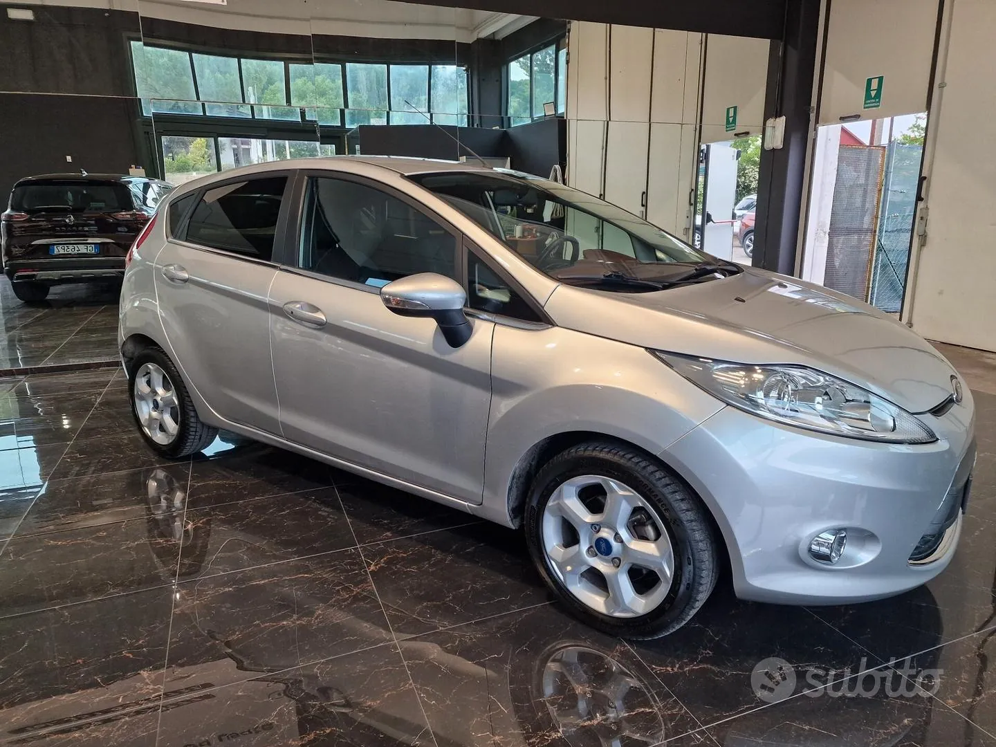 Ford Fiesta 2011 photo 2