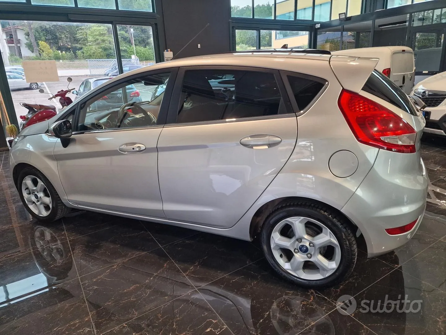 Ford Fiesta 2011 photo 4