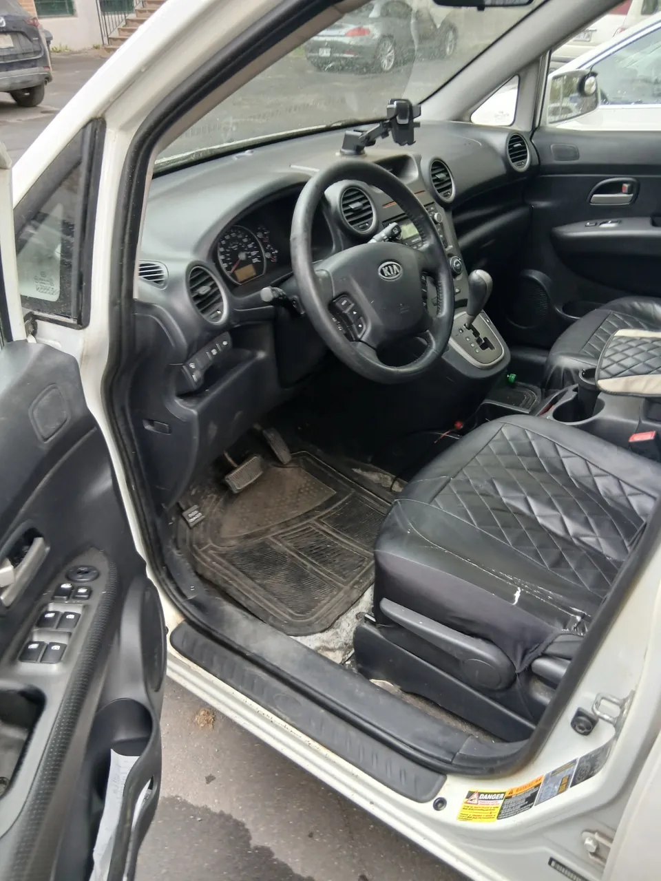 Kia Rondo 2010 photo 5