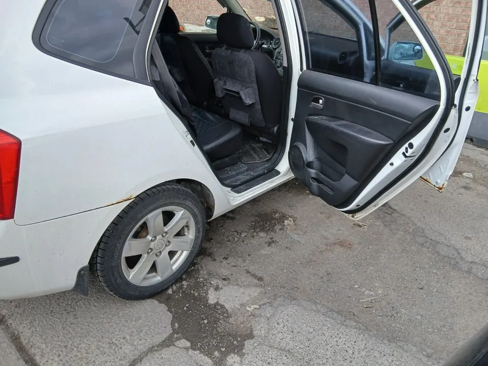 Kia Rondo 2010 photo 2