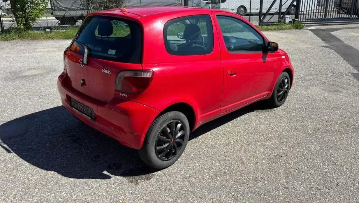 Toyota Yaris 2002 photo 3