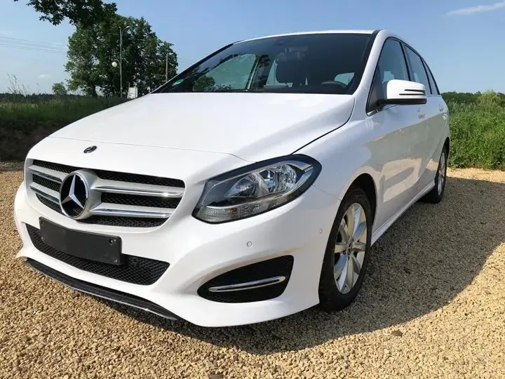 Mercedes-Benz B 180