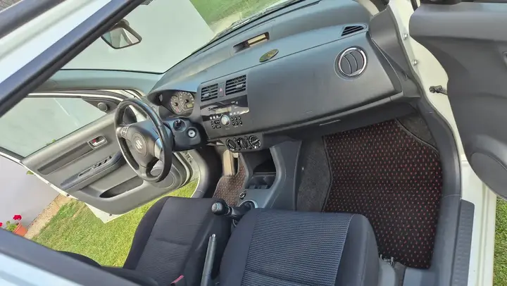 Suzuki Swift 2009 photo 3