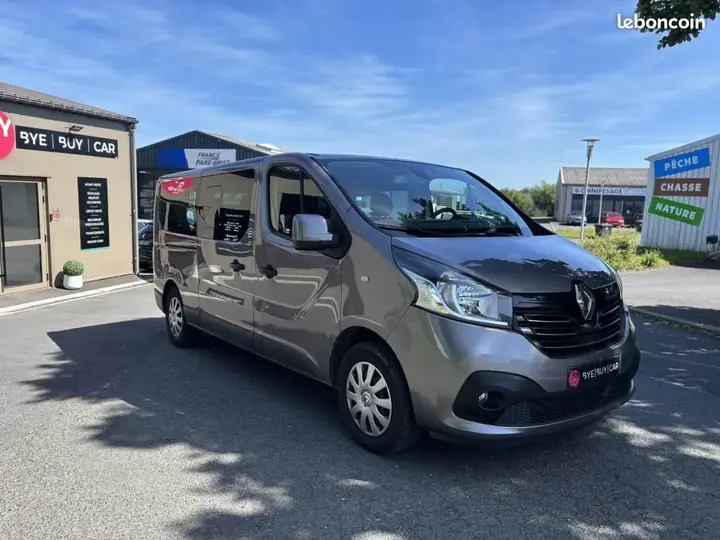 Renault Trafic 2017 photo 2