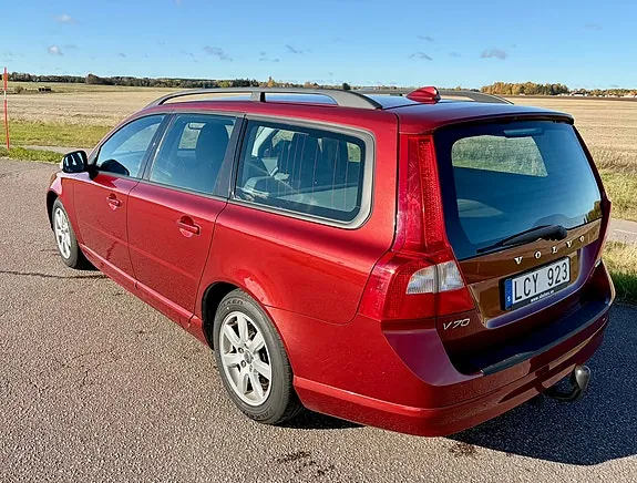 Volvo V70 2011 photo 2
