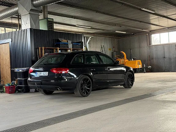 Audi A4 2010 photo 4