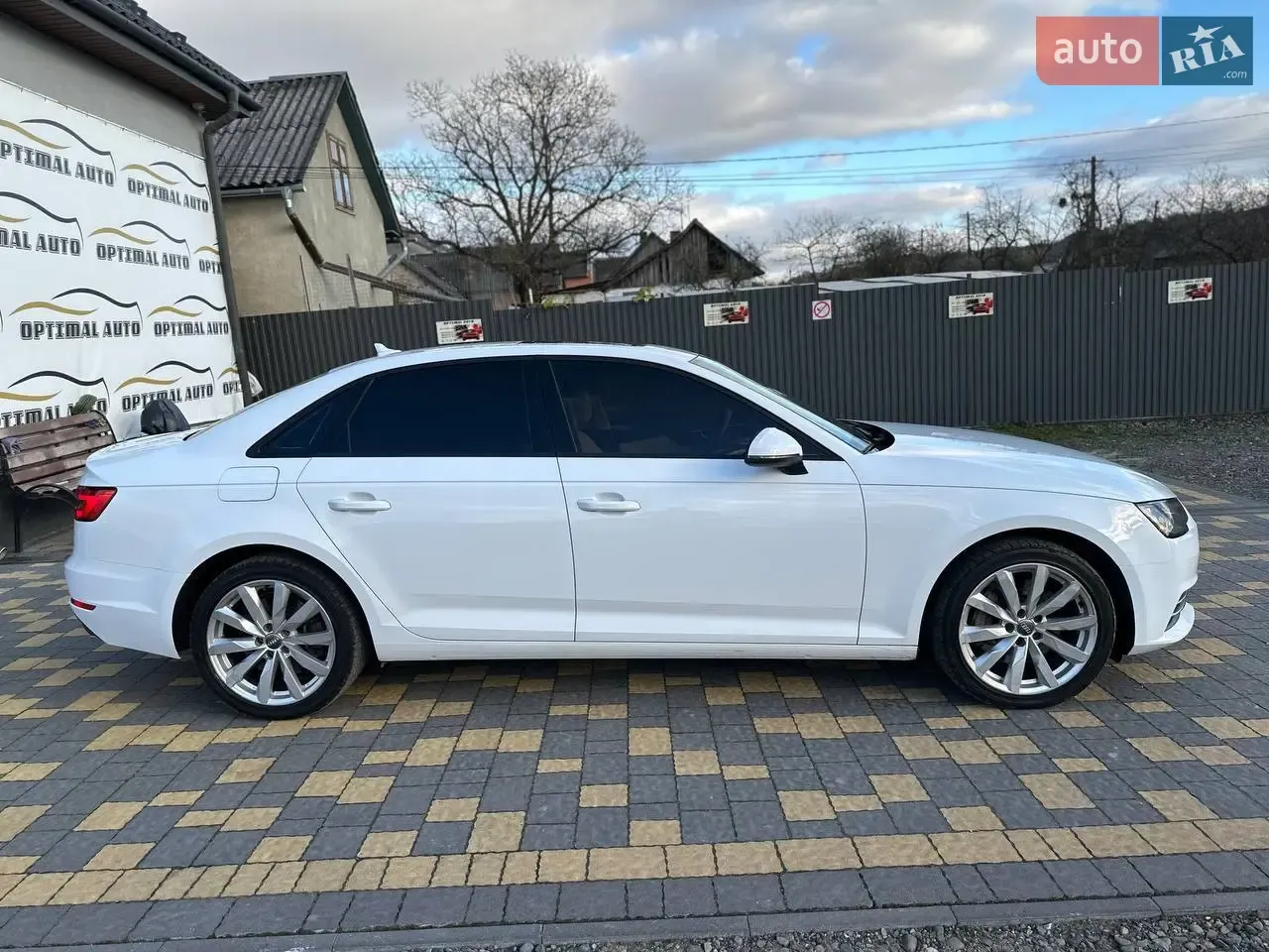 Audi A4 2017 photo 4