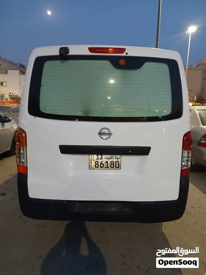 Nissan Urvan 2015 photo 2