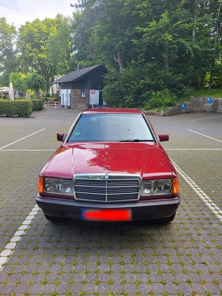 Mercedes-Benz 190E