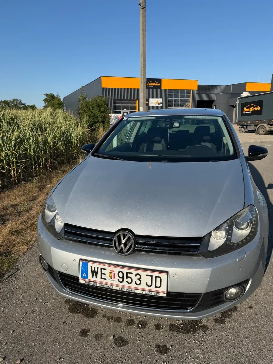 Volkswagen Golf 2011 photo 2