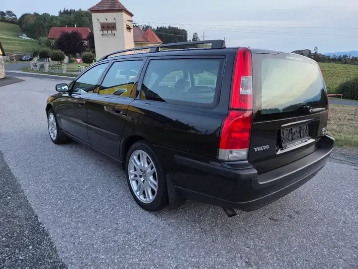 Volvo V70 2004 photo 2