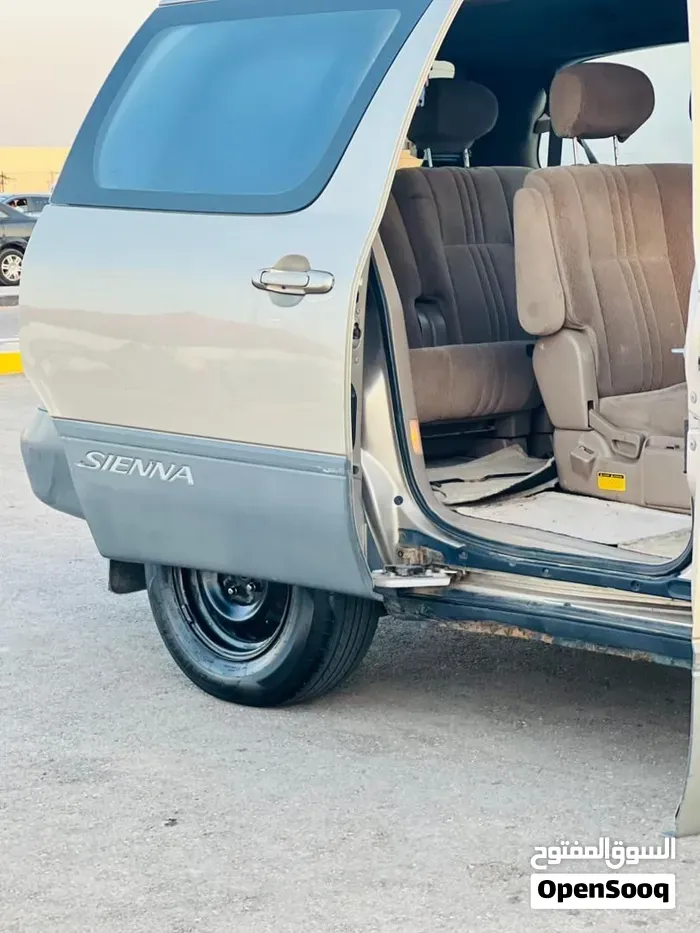 Toyota Sienna 2003 photo 2