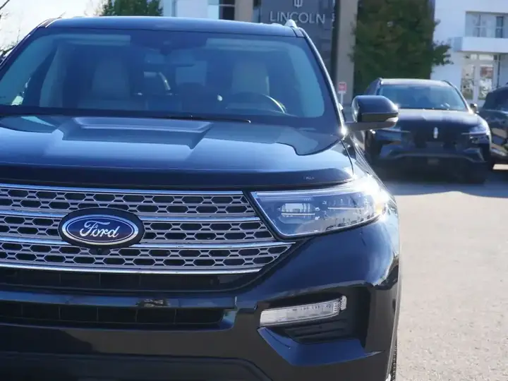 Ford Explorer 2023 photo 3