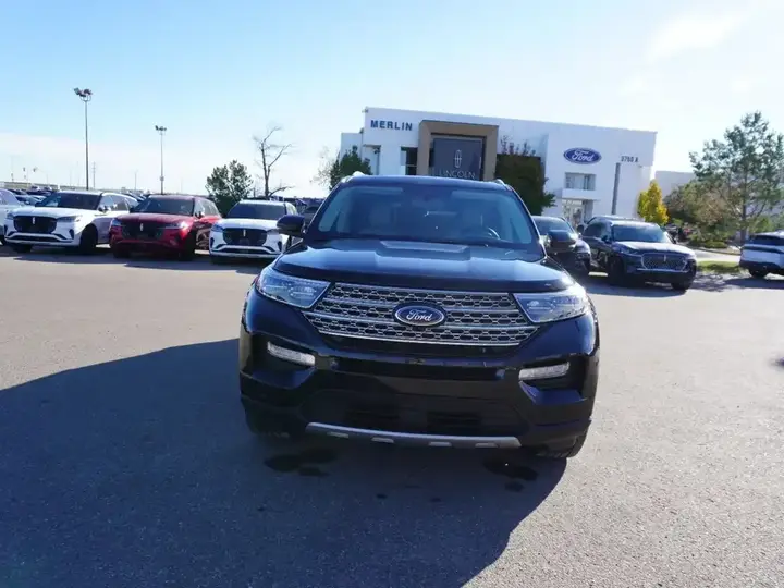 Ford Explorer 2023 photo 2