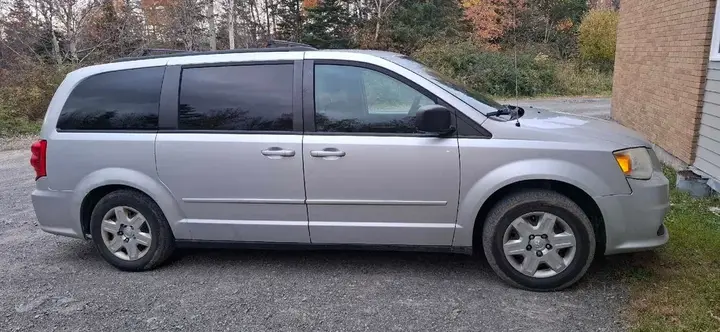 Dodge Grand Caravan 2011 photo 3