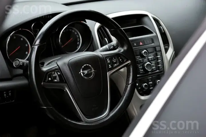 Opel Astra 2013 photo 5