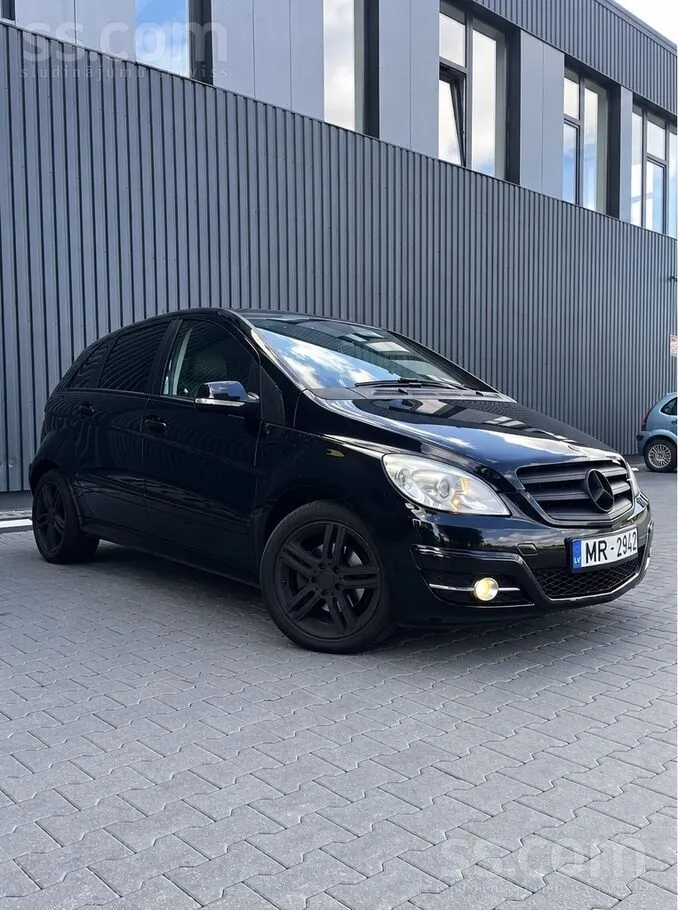 Mercedes-Benz B180 2010 photo 2