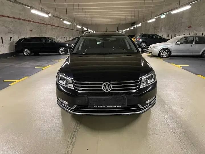 Volkswagen Passat 2012 photo 2