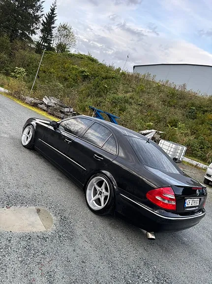 Mercedes-Benz E220 D 2003 photo 4