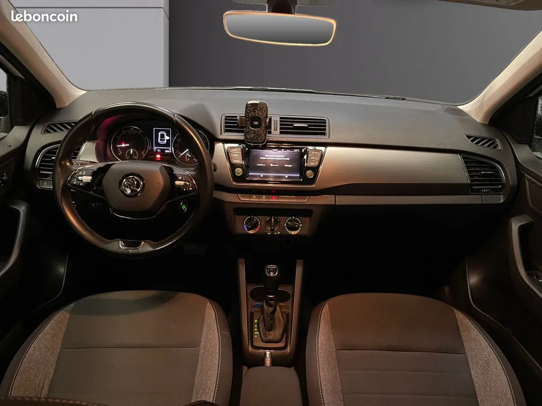 Skoda Fabia 2021 photo 2