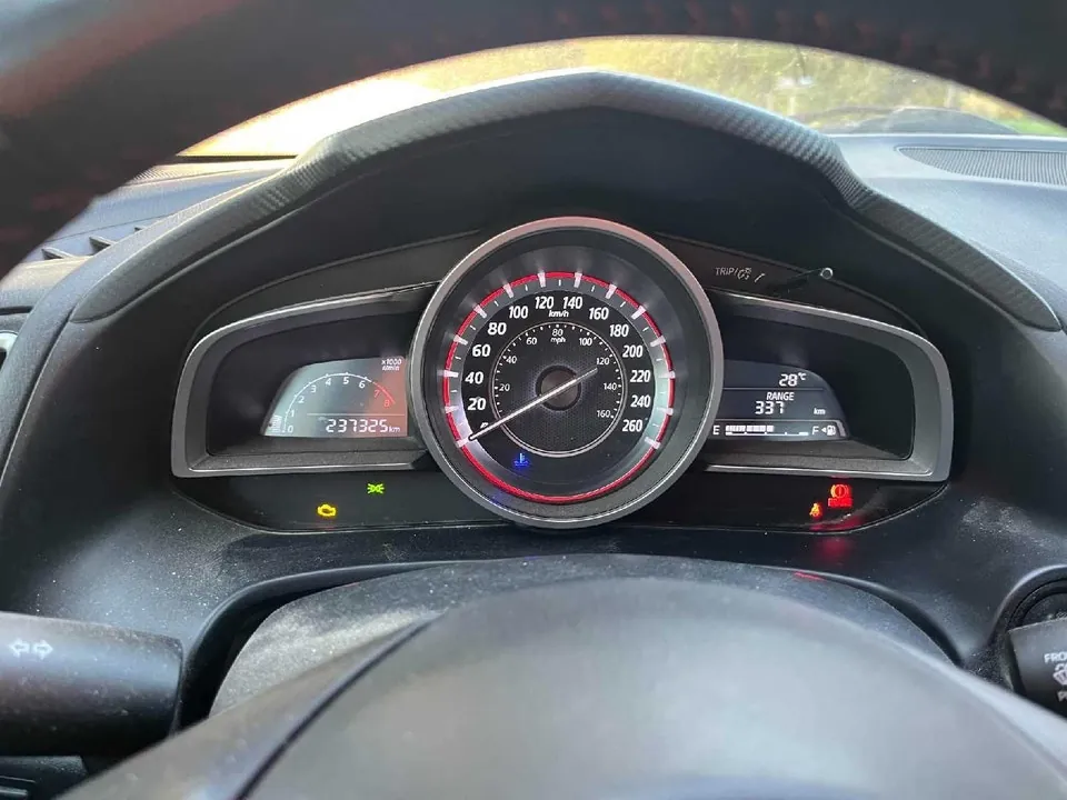 Mazda 3 2015 photo 2