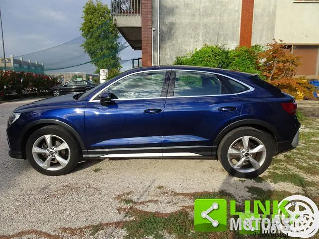 Audi Q3 2022 photo 2