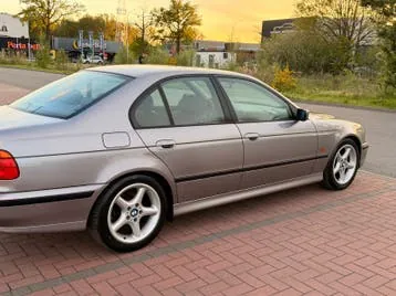 BMW 520I